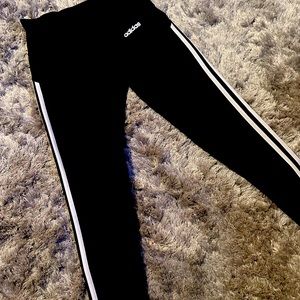 Adidas- leggings/yoga (M) women’s sportswear.